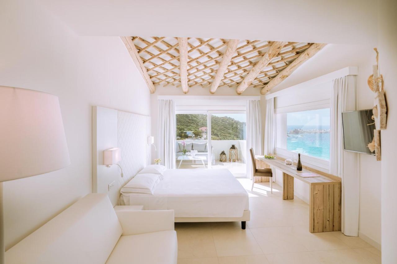 Hotel Moresco Santa Teresa Gallura Eksteriør bilde