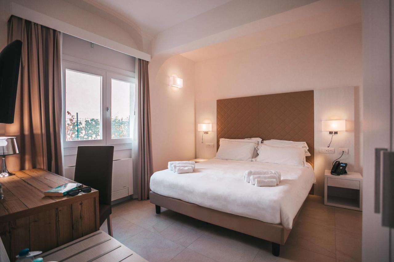 Hotel Moresco Santa Teresa Gallura Eksteriør bilde