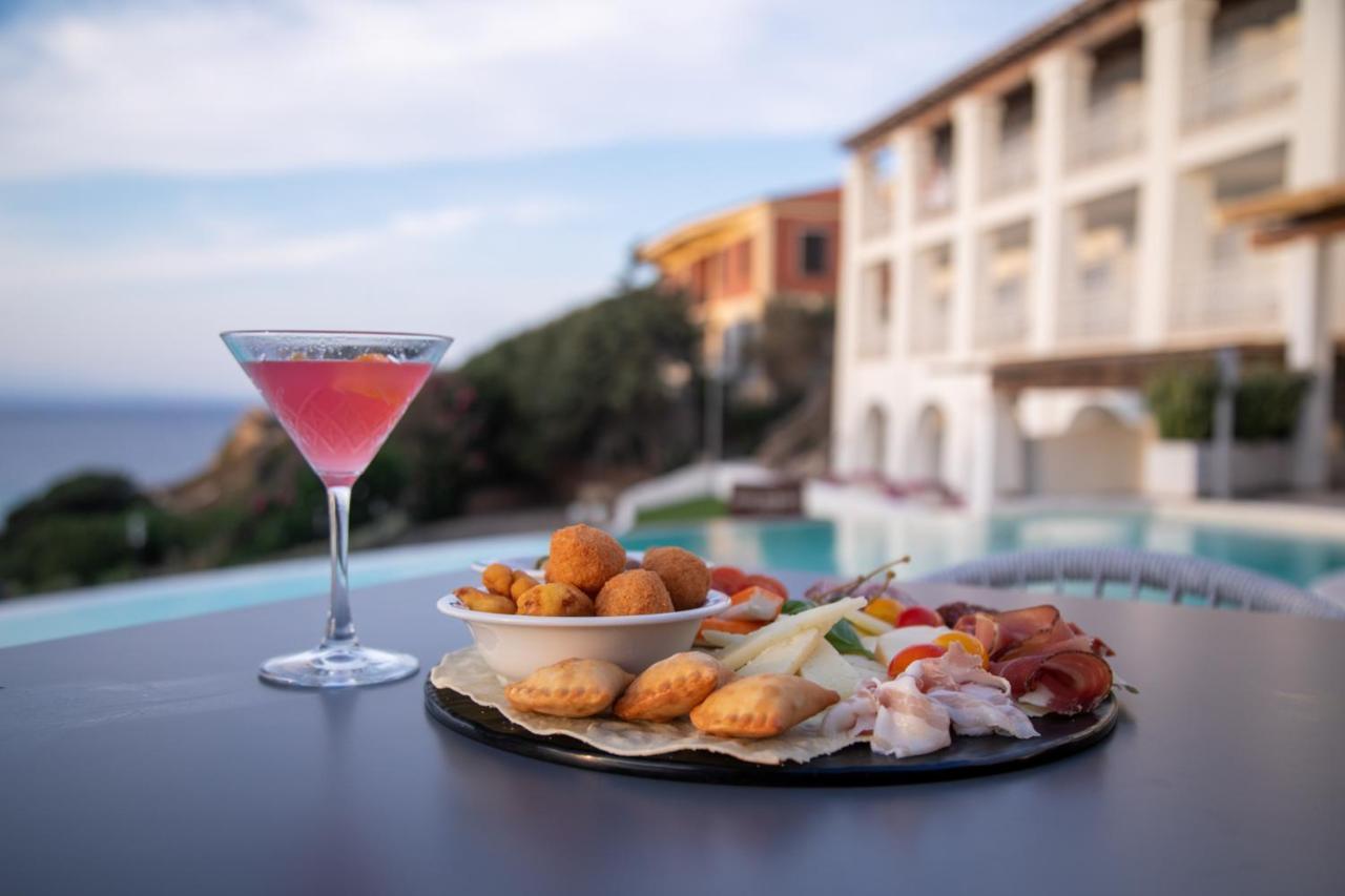 Hotel Moresco Santa Teresa Gallura Eksteriør bilde